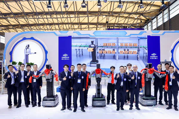 智慧物流 杭叉領(lǐng)創(chuàng) ——杭叉集團在上海CeMAT ASIA 2025發(fā)布杭叉首款物流人形機器人，引領(lǐng)智慧物流新紀元